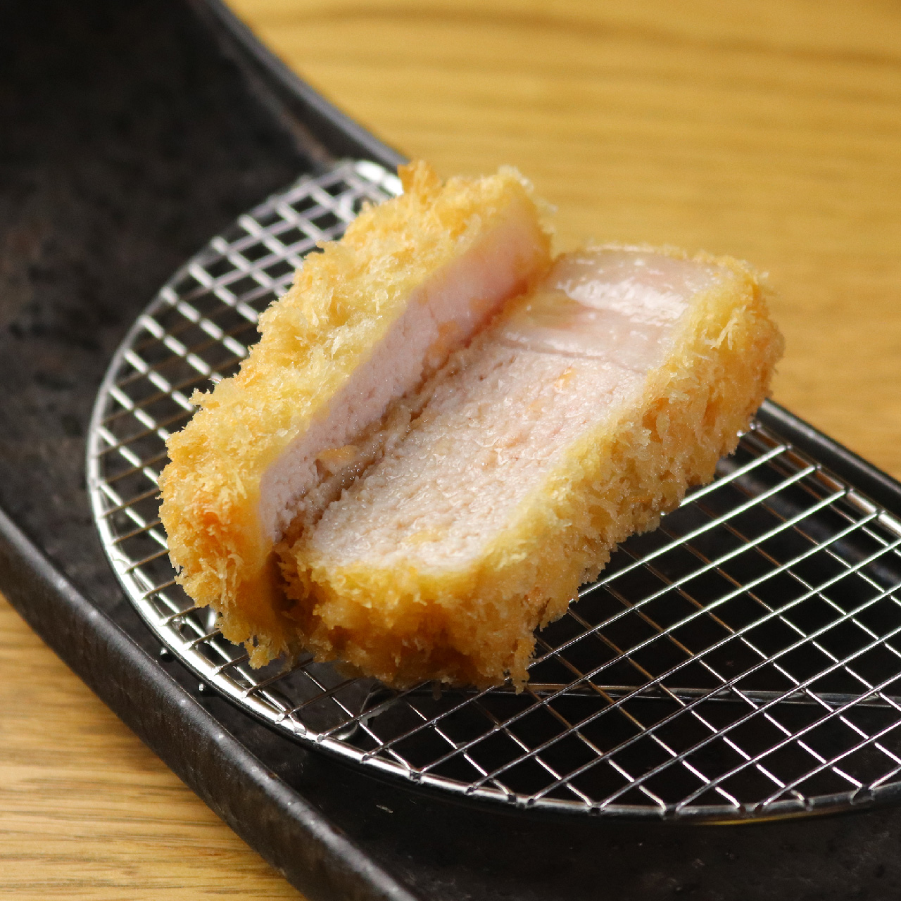 eEAT_単品ロース 特選山形豚ロースカツ(60g)|神田でカツのテイクアウト・デリバリーならつらら